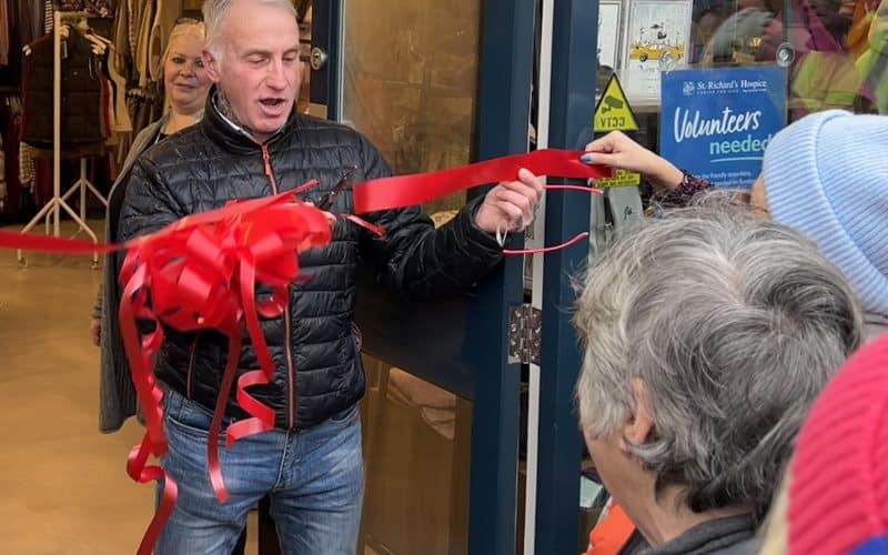 Shoppers Flock to New Hospice Charity Store